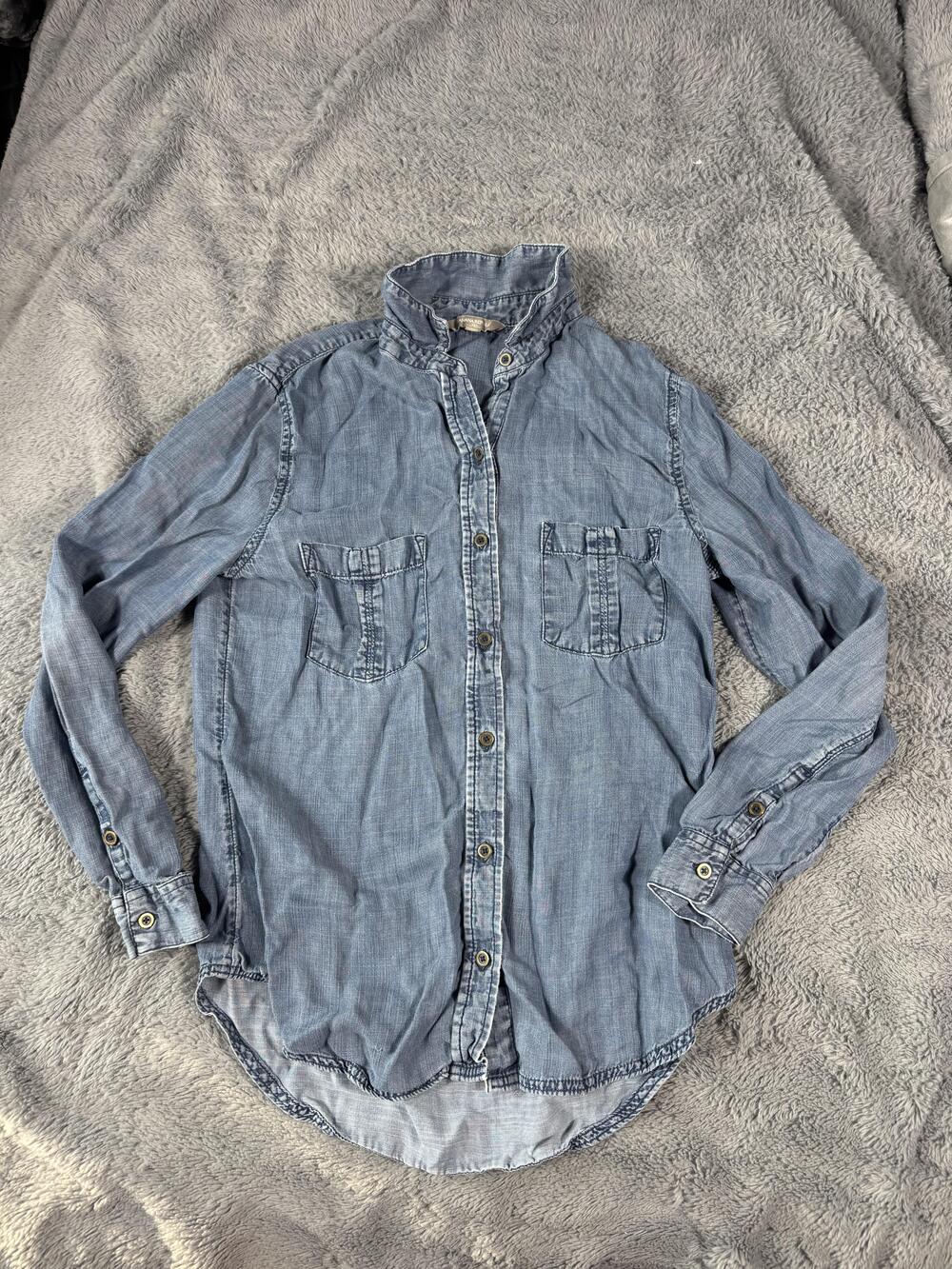 Banana Republic Tunic Shirt Womens Small Blue Chambray Button Up Ruffle Pockets
